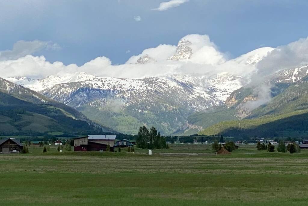 Bear Lair At Teton Valley Idaho Victor Esterno foto